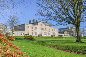 9 Admiralty House Stunning Luxury Apartment with free parking